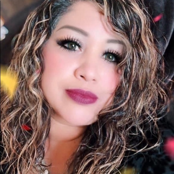 Meet your Posher, Carmen - Picture 2 of 2